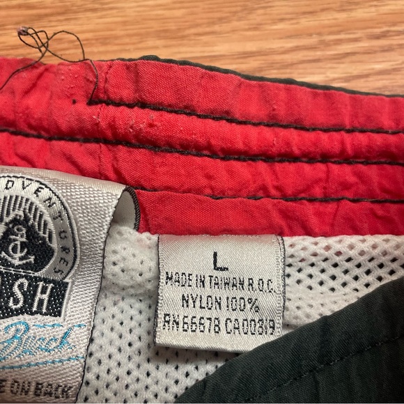 Vintage Dash Men’s Swim Trunks Large Shorts Red Black 100% Nylon Fish Board Line - Picture 5 of 6